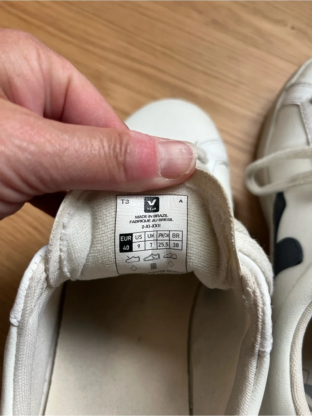 VEJA Women’s  URCA CWL White Nautico sneaker size 9